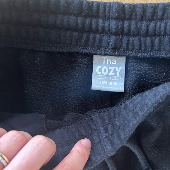 Aritzia TNA BOYFRIEND sweatpant in black size small - Picture 2 of 4